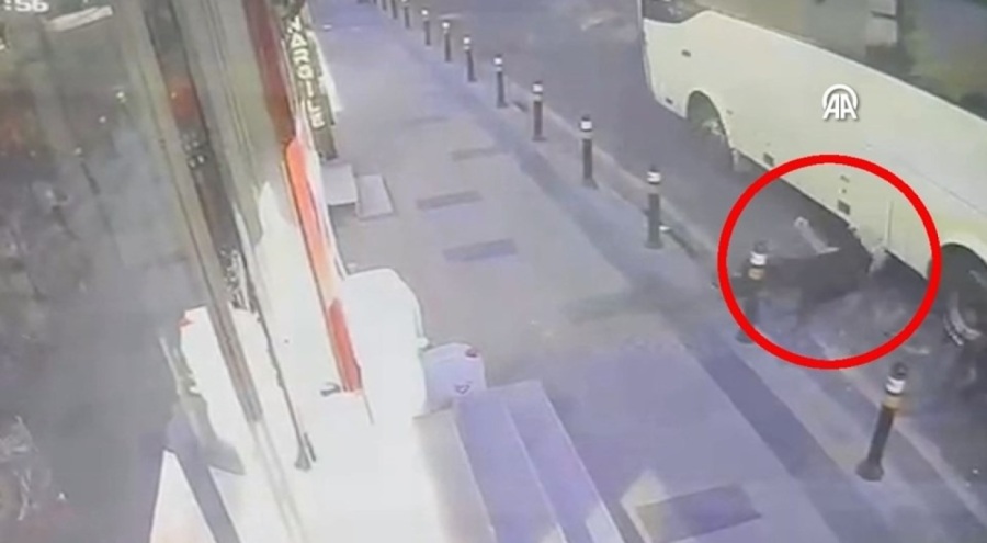 Fenalaşıp yola düştü, üzerinden araç geçti