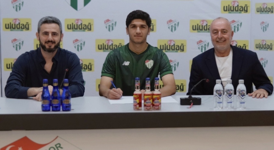 Bursasporlu Ensar Duman profesyonel oldu!