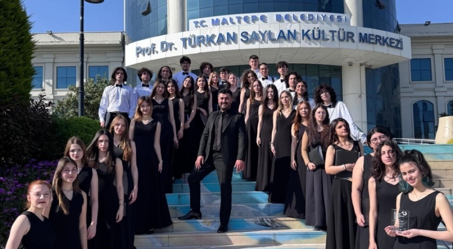 Zeki Müren Güzel Sanatlar Lisesi Çoksesli Korosu uluslararası başarı elde etti