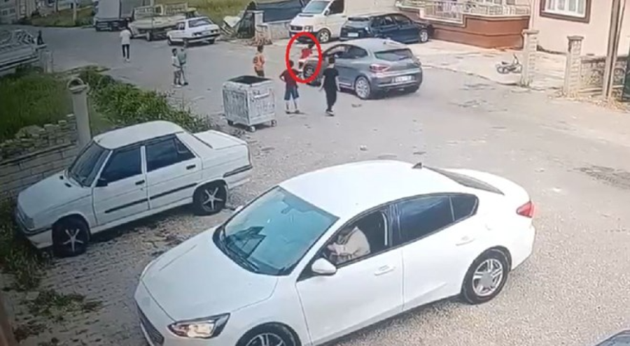 Otomobilin çarptığı 7 yaşındaki çocuk yaşam mücadelesini kaybetti