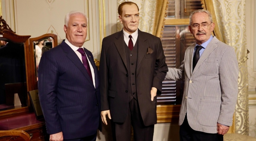 Atatürk'ün balmumu heykeli, Hünkar Köşkü Müzesi'nde sergileniyor