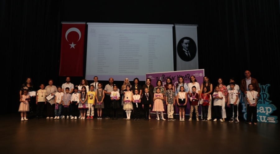 Nilüfer Belediyesi'nin "Boyun Kadar Kitap Oku" projesinin dereceye giren öğrencileri ödüllendirildi