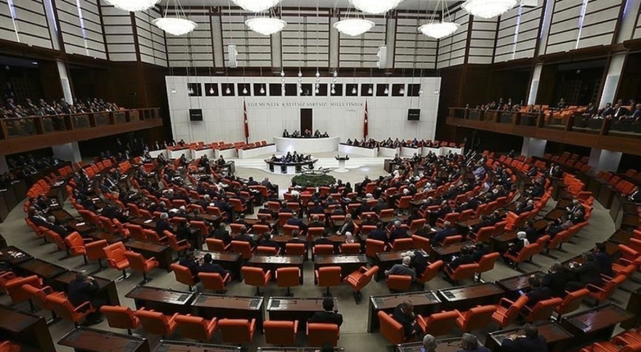 Cumhurbaşkanına TSK'dan ihraç yetkisi veren madde torba yasa teklifinden çıkarıldı
