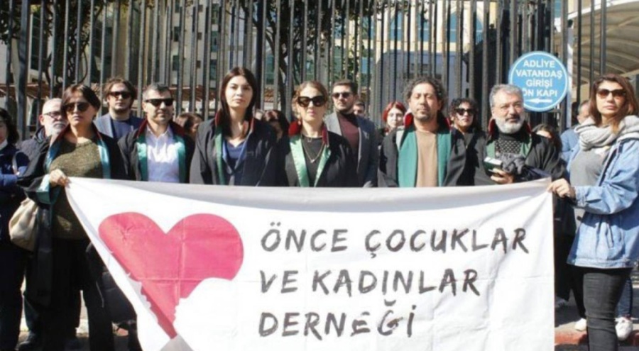 Öğrencileri 'edepsizlikle' suçlayan öğretmen hakkında suç duyurusu
