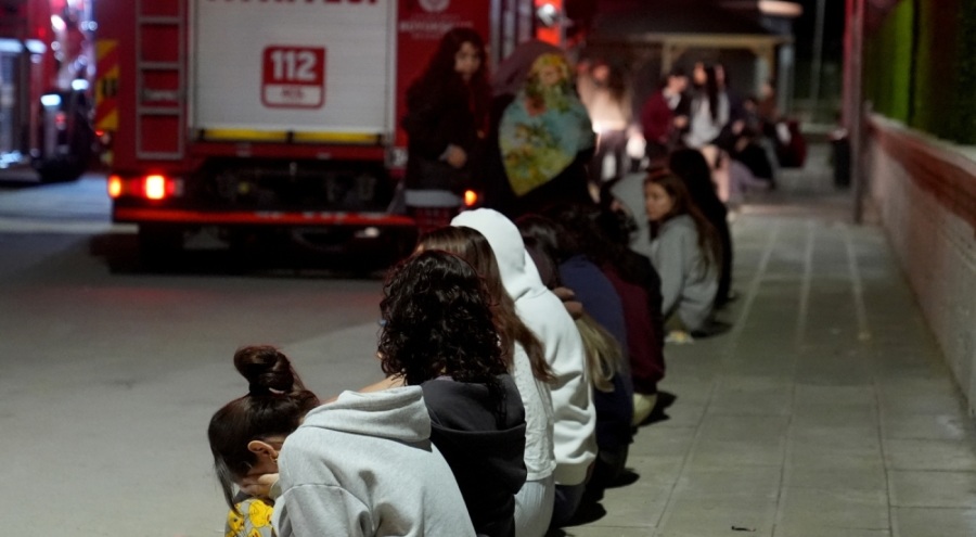 Kız öğrenci yurdunda çıkan yangın nedeniyle öğrenciler tahliye edildi