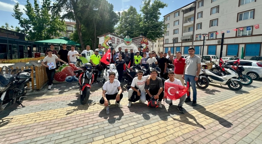 Fark edilmek ve kask kullanımına dikkat çektiler