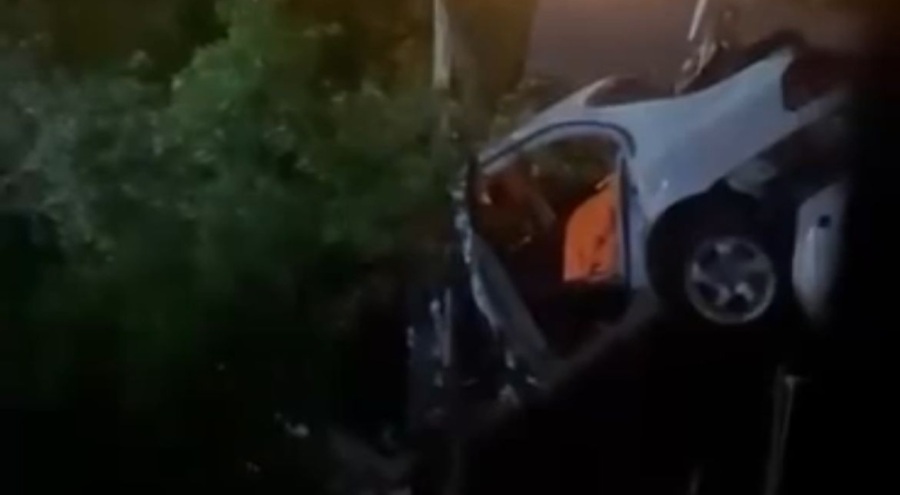 Bursa'da kontrolden çıkan otomobil bahçeye uçtu!