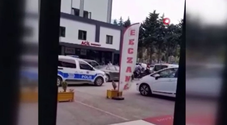Özel hastanede panik! Genç şahıs boğazına bıçak dayadı