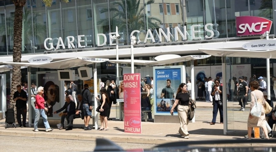 Cannes törenine saatler kala Fransa karanlığa gömüldü!