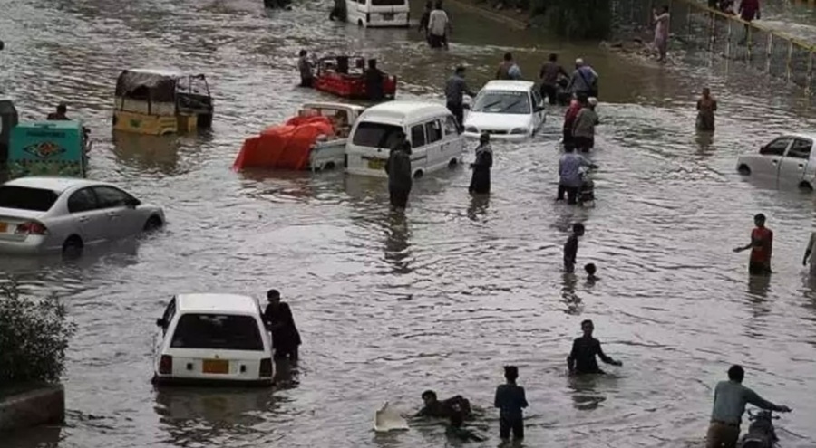 Pakistan'da şiddetli fırtına: Çok sayıda kişi yaşamını yitirdi