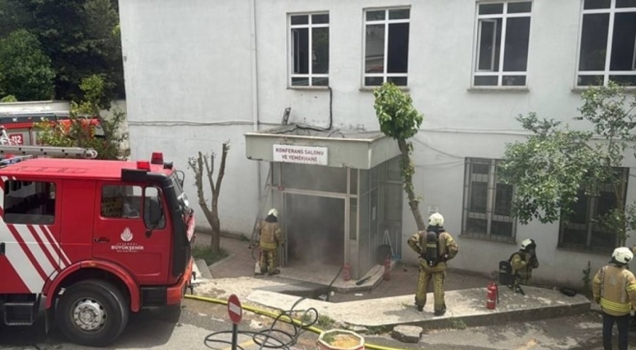 Üsküdar Devlet Hastanesi'nin ecza deposunda yangın