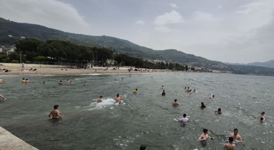 Bursalılar deniz sezonunu erken açtı