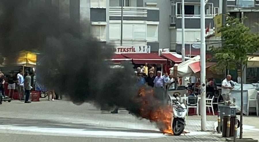 Bursa'da motosiklet alev alev yandı