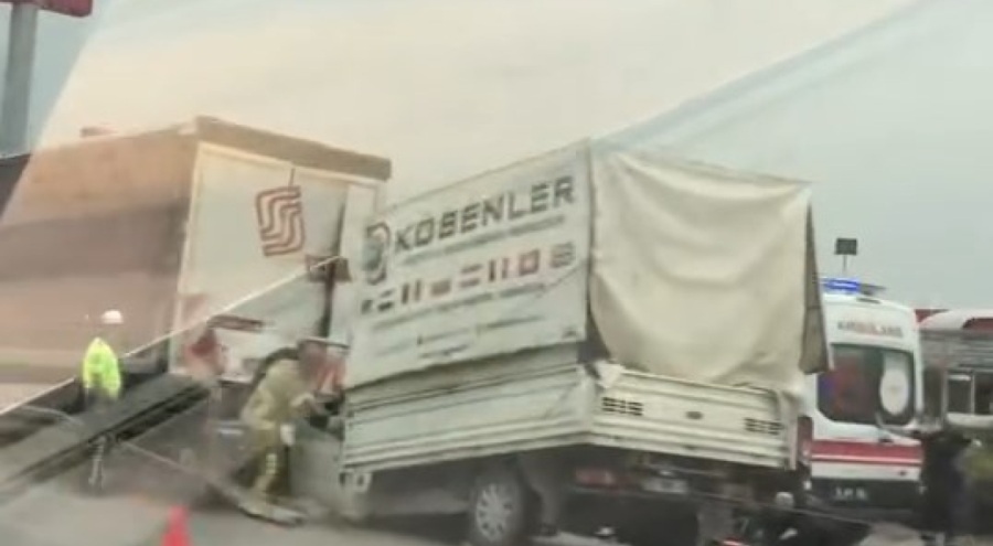Bursa'da kaza sonrası sürücü sıkıştı!