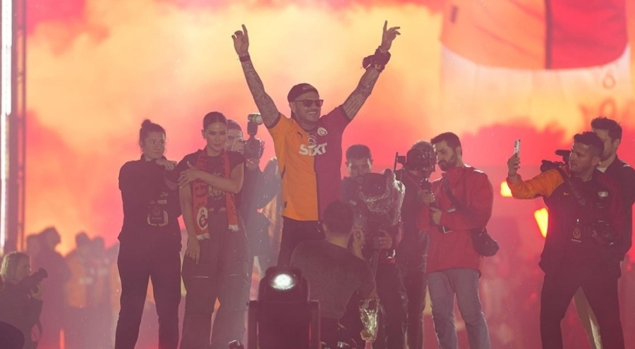 Süper Lig'de şampiyonluğa ulaşan Galatasaray kupasına kavuştu