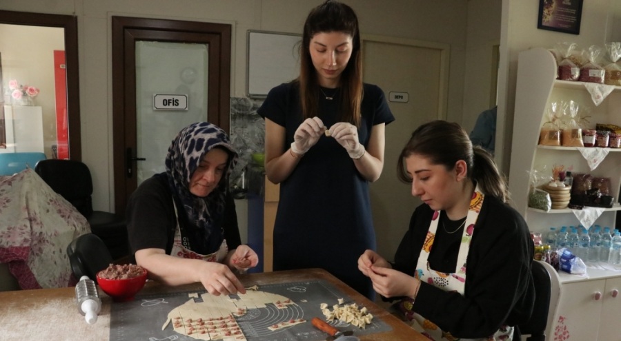 Nilüfer'de kadınların birlikteliği kafede üretime dönüştü