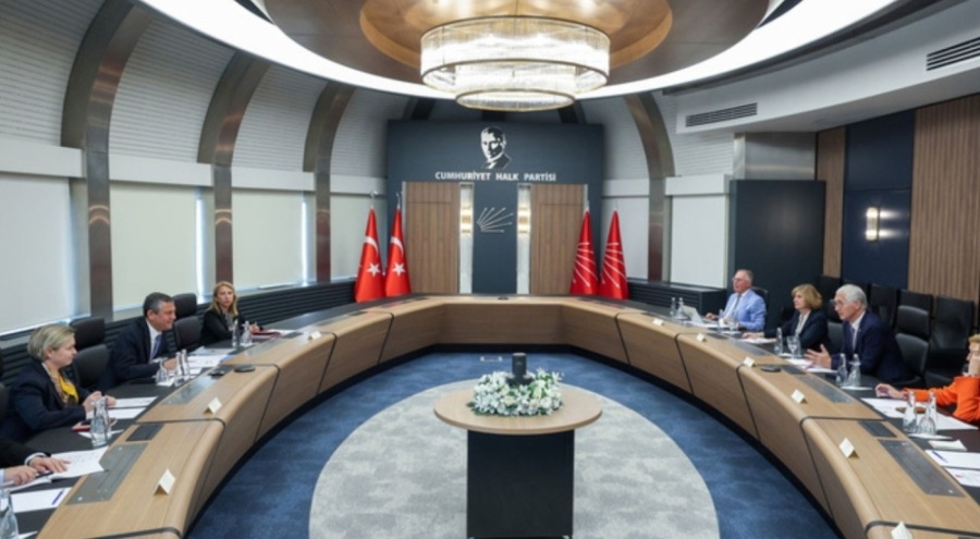 CHP Genel Başkanı Özel Özel, Fransız senatörleri kabul etti