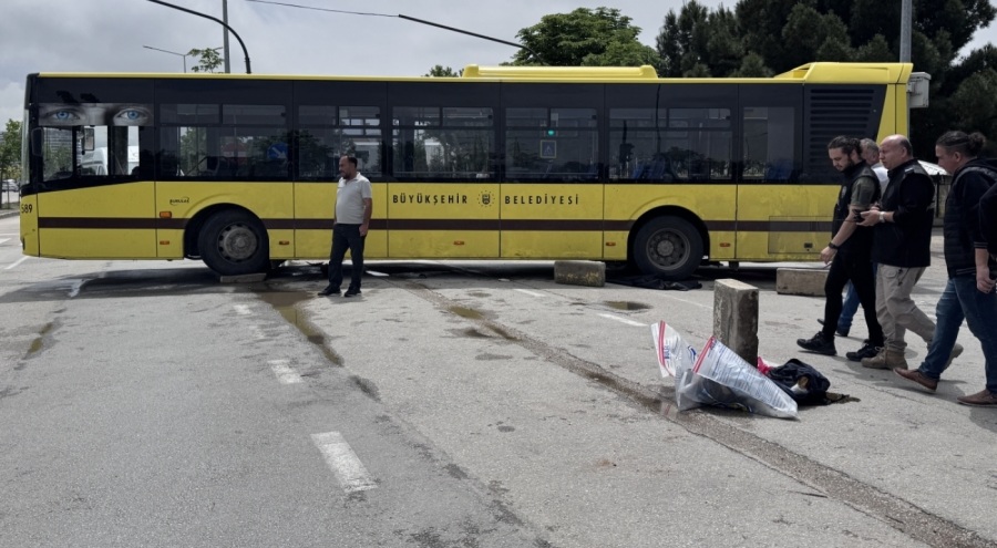 Bursa'da can alan kaza! Belediye otobüsü ile çarpışan motosikletin sürücüsü öldü