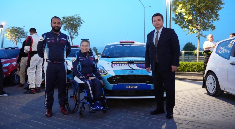 Osmangazi Belediyesi personeli Kübra aracını başarıdan başarıya sürüyor