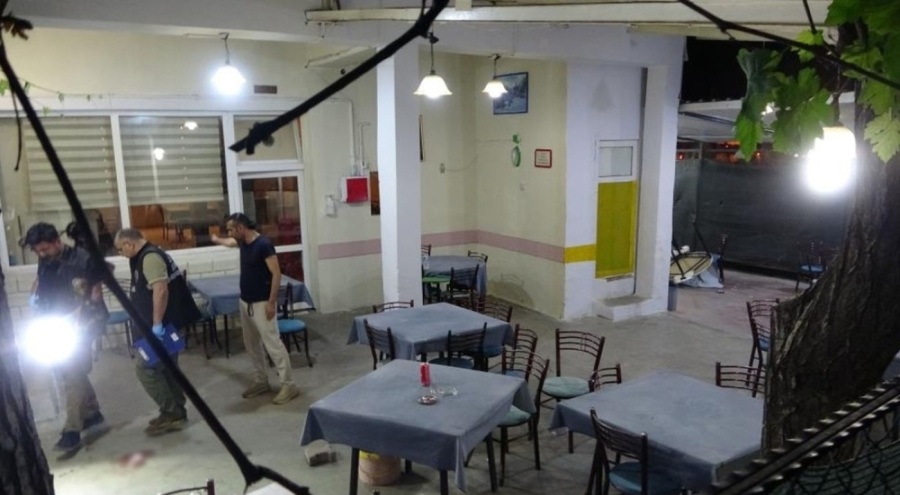 Kıraathanede oyun oynayan husumetlisini pompalı tüfekle vurdu