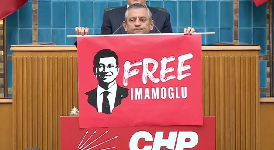 Özgür Özel bugünü işaret etmişti: Kürsüden ahtapotu anlattı, vurgunları saydı