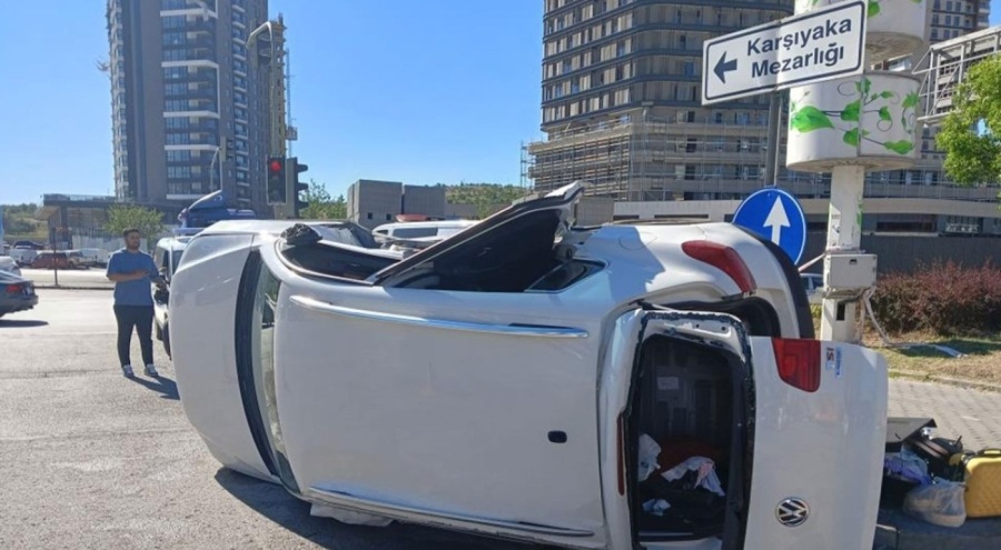 Ankara'da iki otomobil çarpıştı: 2'si bebek 6 yaralı