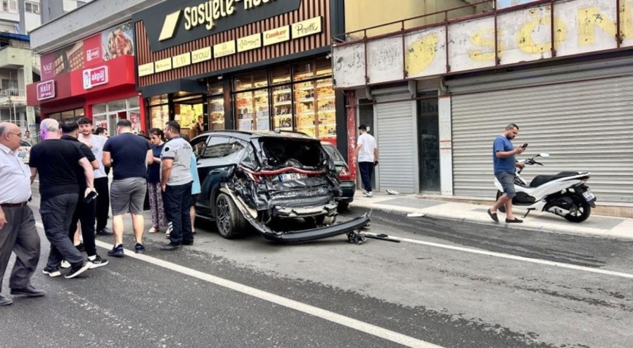 Freni arızalanan kepçe 4 aracı biçti