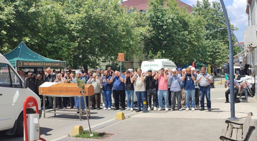 Hastanede karışan yaşlı kadının cenazesi Edirne'de toprağa verildi
