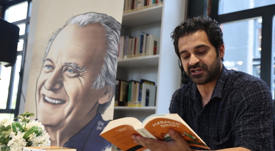 Nilüfer'de genç oyuncu, öğrencilere "Hababam Sınıfı"nı okudu