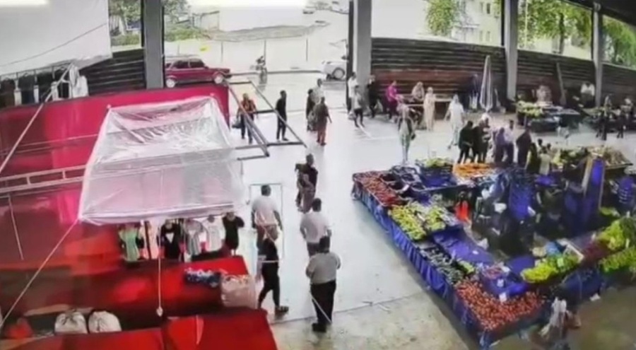 Pazarcı zabıta memurunu darbetti