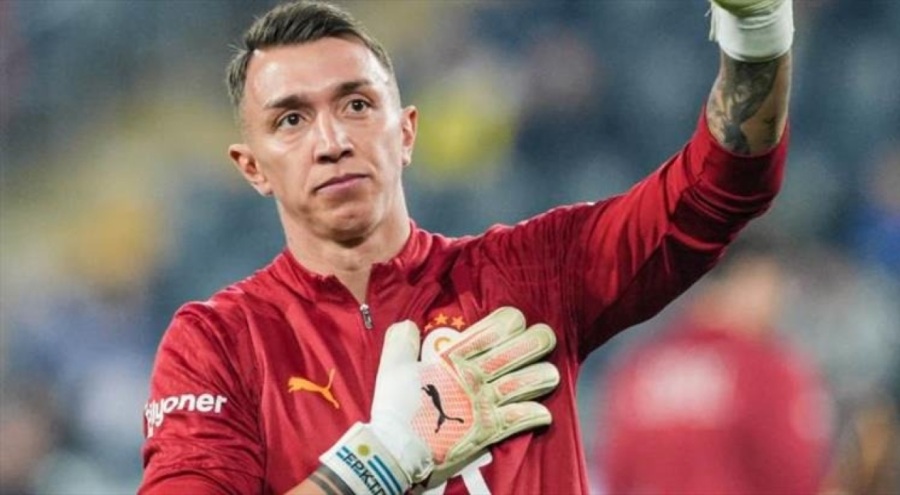 Muslera Galatasaray'a gözyaşlarıyla veda etti