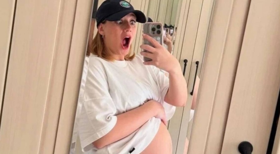 Ünlü oyuncu Gizem Karaca bebeğinin cinsiyetini böyle duyurdu