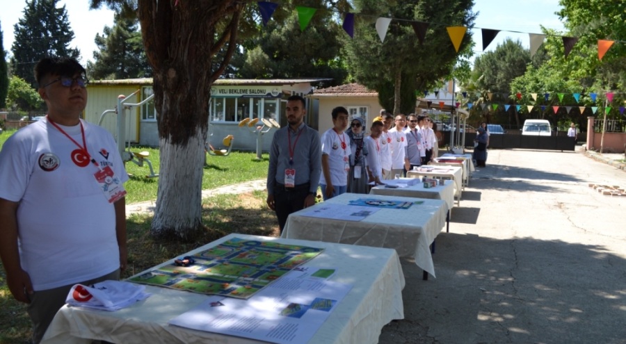 Mustafakemalpaşa'da "TÜBİTAK 4006 Bilim Fuarı" açılışı yapıldı