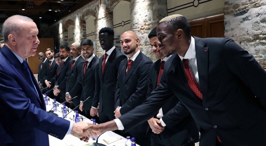 Victor Osimhen'den Cumhurbaşkanı Erdoğan'a hediye