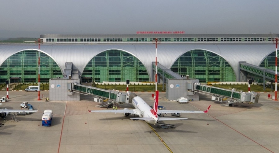 Diyarbakır havalimanı uçuş trafiğine kapatıldı