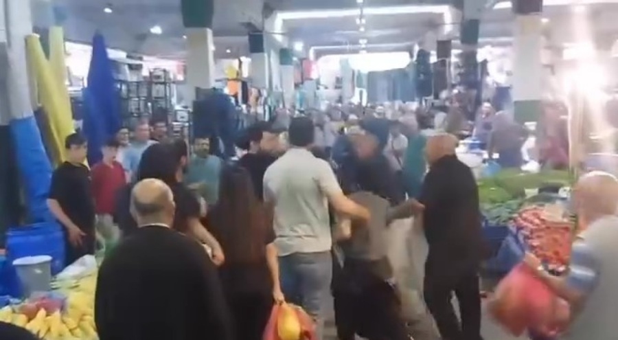 Pazarcı esnafı tarafından kızının yanında dövüldü