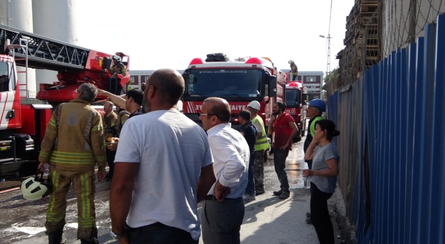 Fabrika yangını! Jeneratörden çıkan alevler dış cepheye sıçradı