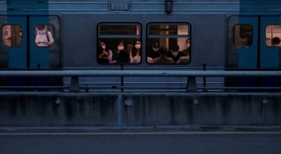 Seul metrosunda yangın! Benzin bidonu ile geldi