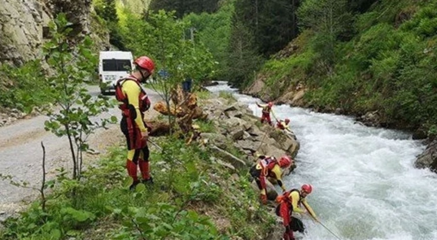 Trabzon'da 6 gün önce dereye düşen çocuğun cansız bedeni bulundu