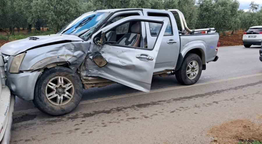Bursa'da minibüsle kamyonet çarpıştı! 2 yaralı var
