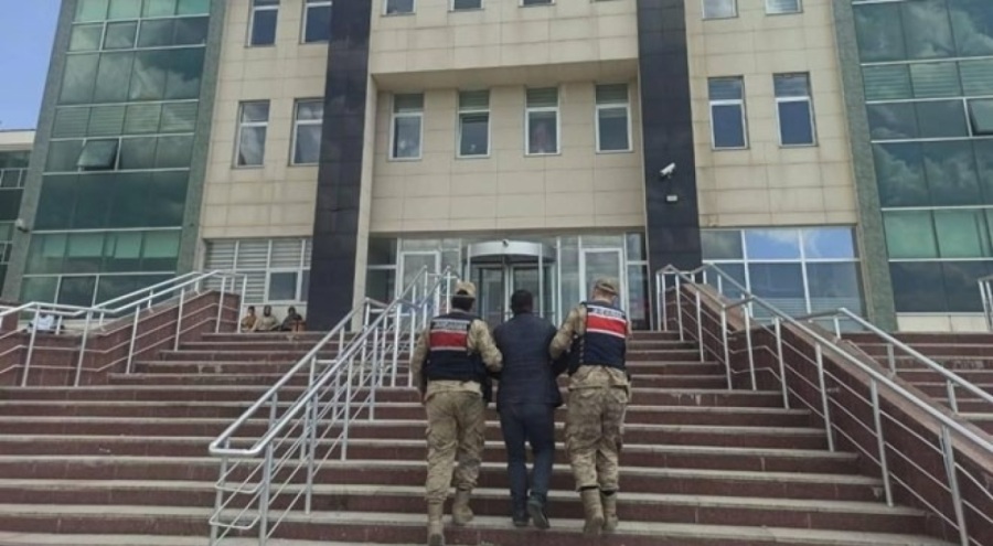 Hapis cezasıyla aranıyordu, saklandığı yerde yakalandı