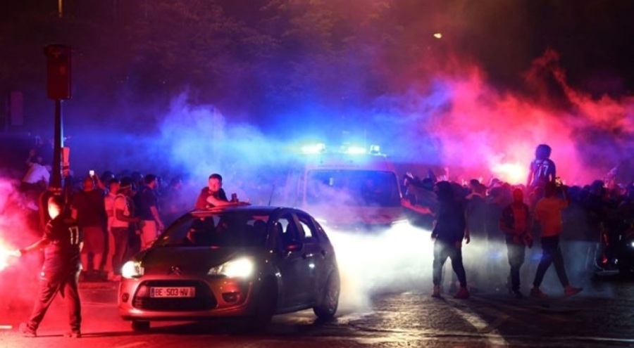 PSG şampiyon olunca Fransa'da sokaklar karıştı