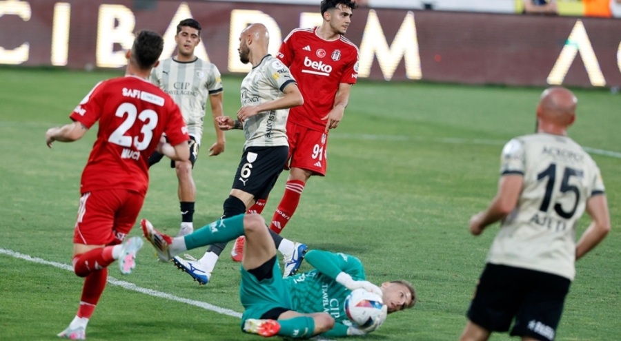 Beşiktaş kapanışı 4-0'la yaptı