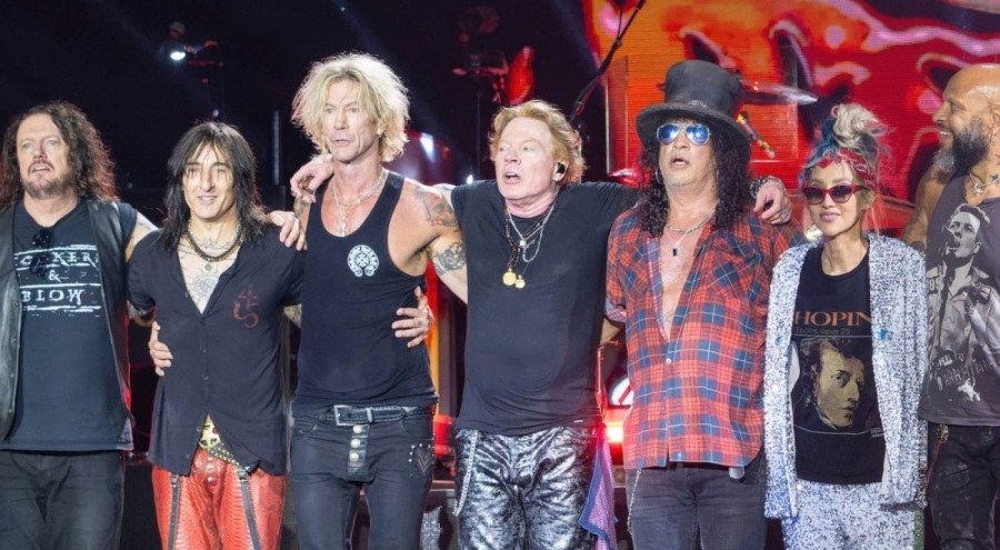 Guns N' Roses, Mattia Ahmet Minguzzi'yi andı