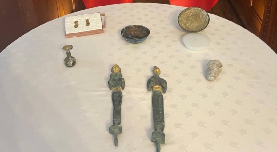 İsviçre, 7 parça tarihi eseri daha Türkiye'ye iade etti