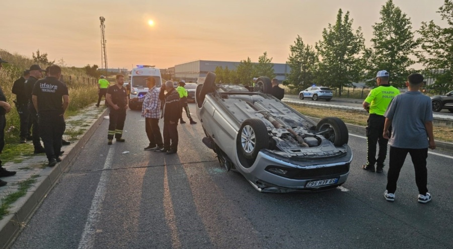 Ters dönen otomobilden yara bile almadan kurtuldu