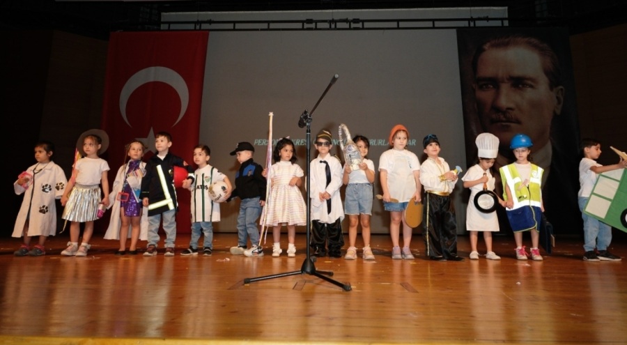 Bursa Yuvam Personel Kreşi'nde yıl sonu heyecanı yaşandı