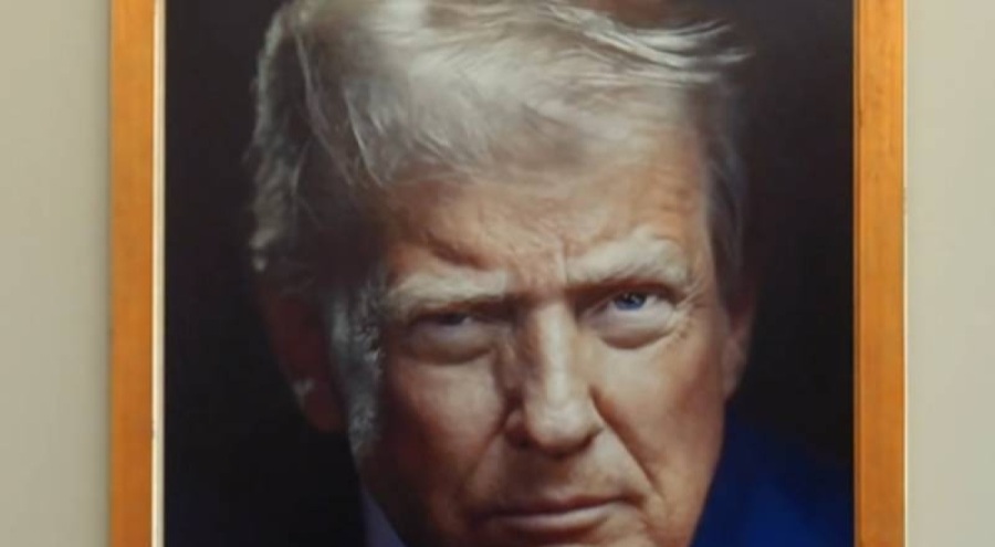 Donald Trump'ın yeni resmî postresi paylaşıldı