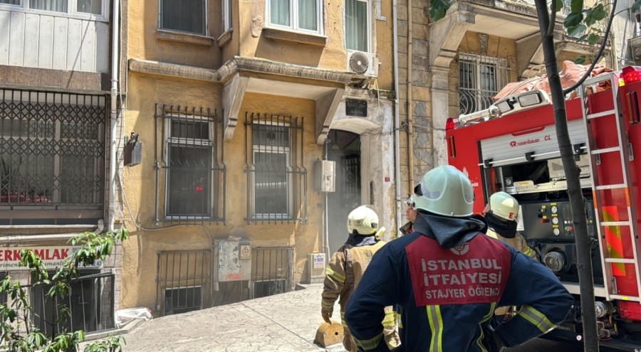 Ütü prizde unutulunca yangın çıktı