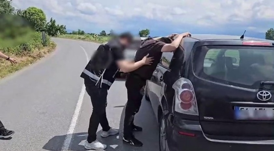 Kaçakçılık operasyonu: Piyasa değeri 5 milyon TL olan silah yakalandı